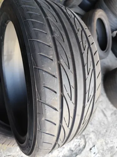 1 Pneu 245/40R20 99W Yokohama com 99% de borracha