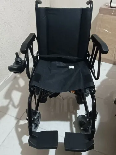 Cadeira de Rodas Motorizada Freedom Compact - Excelente Estado & Praticidade!