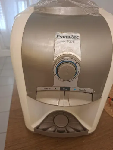 Vendendo gelágua esmaltec