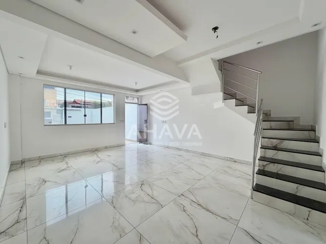 Casa Geminada com 3 Quartos sendo 1 Suíte à Venda, 120m², 2 Vagas, Bairro Santa Monica, pr