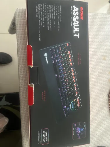 Teclado mecânico bem conservado 
