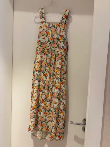 Maravilhoso vestido floral Lê Lis Blanc, 100% viscose, forrado, usado uma vez. 12 anos.