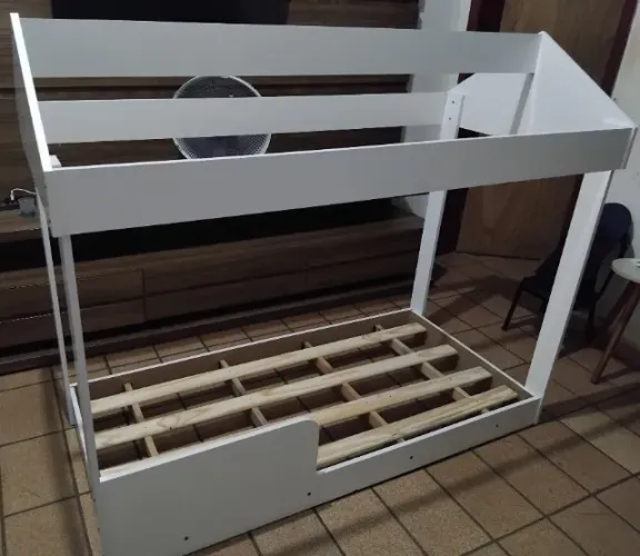 Cama infantil montessoriana