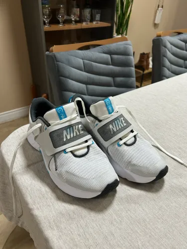 Tenis nike e new balance