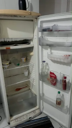 Vende-se geladeira