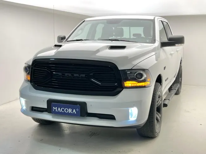 Ram Classic Laramie Night Edition 5.7 V8 16V Gasolina 4X4 Aut. 2022