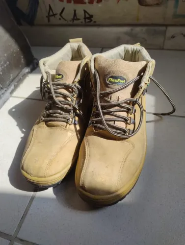 Bota de Couro FlexFort, TAM 43/44, Condição Excelente