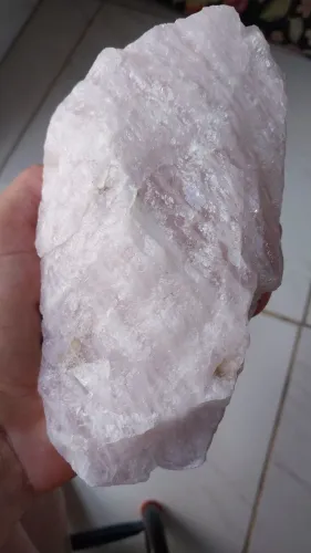 Pedra quatorze rosa branca 