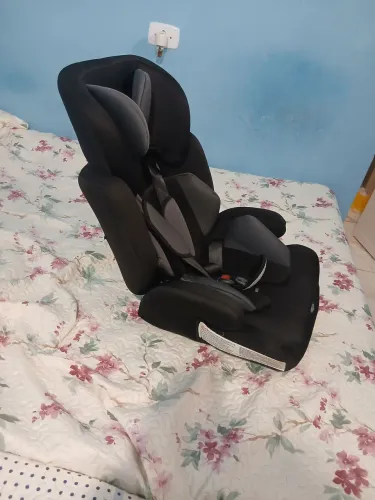 Vende-se uma cadeira automotiva pra bebê semi nova