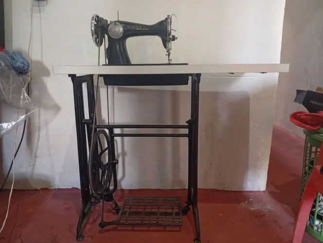 Máquina de Costura Singer Antiga de Pedal - Funcionando Perfeitamente