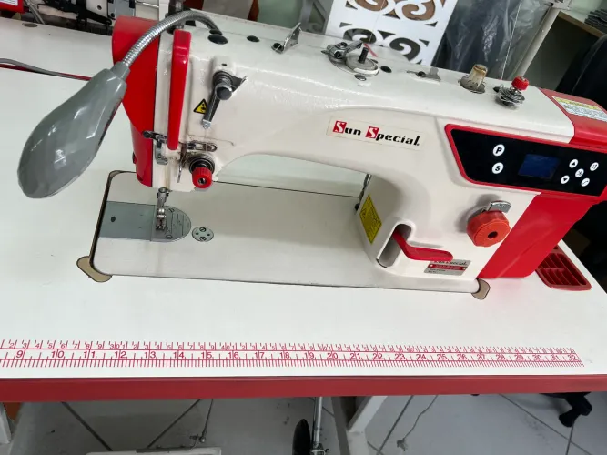 Máquina de costura reta industrial Sun Special