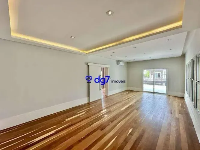 Condomínio São Paulo II - Neoclássica impecável, com 4 suítes e 4 vagas - 468 m²!