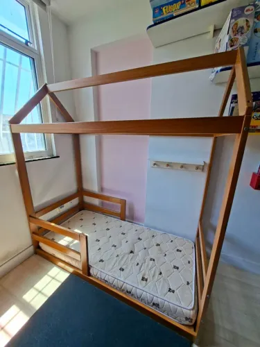 Cama Infantil Montessoriana Casinha em Madeira Maciça com Colchão