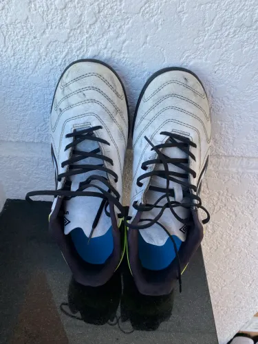 Vendo tênis society umbro