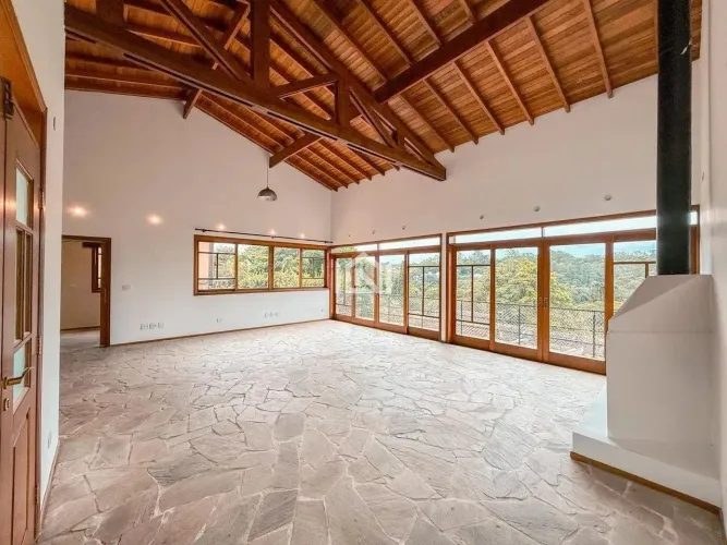Casa para locação no miolo da Granja Viana