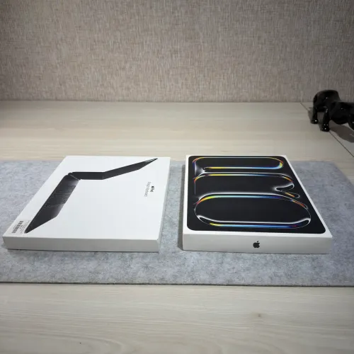 iPad Pro 13" Apple M4 256GB Wi-Fi + Magic Keyboard Completo na Garantia (Goiânia)