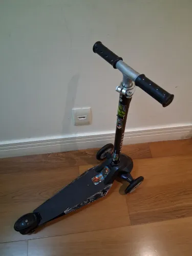 Patinete 3 rodas bandeirantes