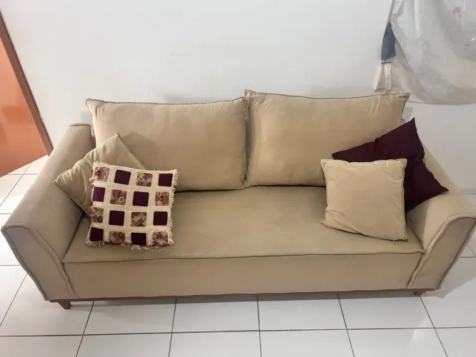 Sofá Off White 4 Lugares com Almofadas M46