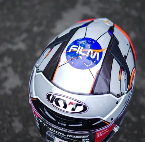 Capacete KYT Quit Tt course space Monkey