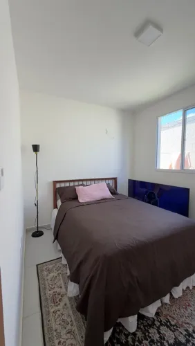 Cama de casal de madeira 