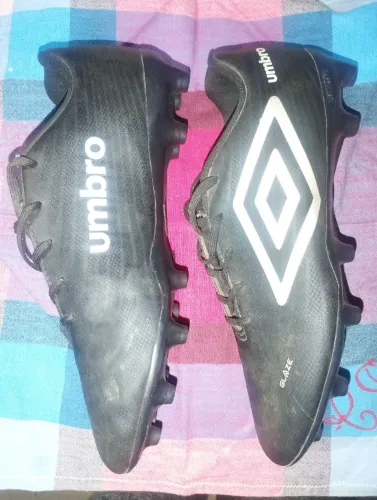 Chuteira Umbro - 42BR