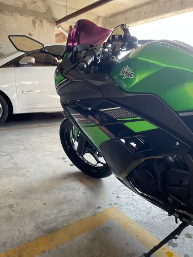Kawasaki Ninja 300 ABS - Apenas 4.500 km