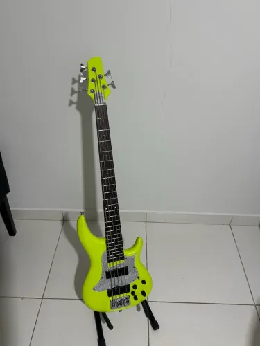 Contra baixo ibanez 5 cordas