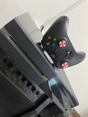 Xbox One + Mídia Física RedDead 2 