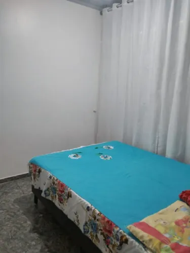 Aluga-se quarto para solteiros 