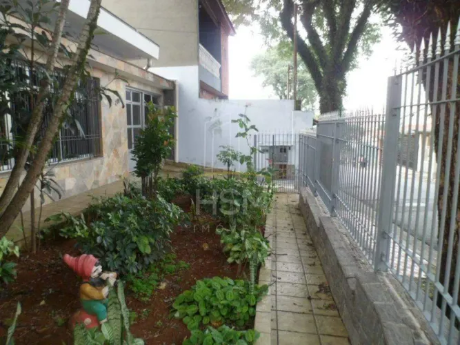 CASA TÉRREA DE ESQUINA NA PAULICÉIA: AMPLITUDE, EXCELENTE LOCALIZAÇÃO E CONSTRUÇÃO DE ALTA