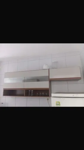 Vendo belíssimo armário suspenso com paneleiro 