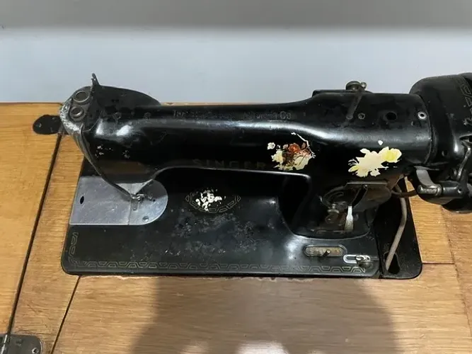 maquina de costura retro em bom estado