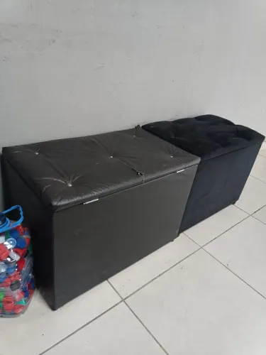 vendo 2 baús courino e puff estofados