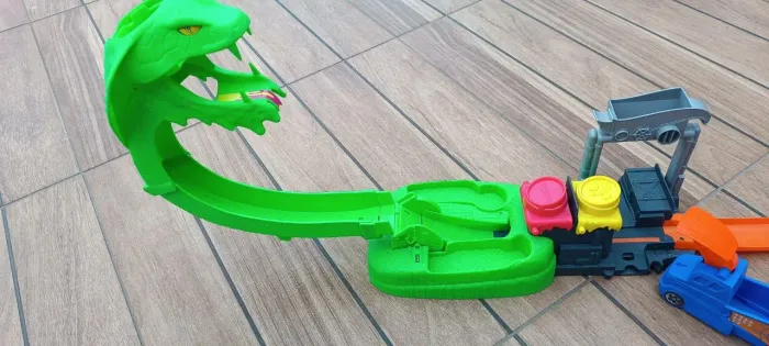 Lote hot Wheels serpente cobra, fúria do dragão e mais, lote barato pra sair logo