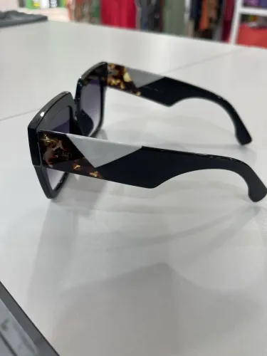 Óculos de Sol - Feminino - Fendi