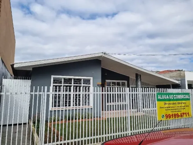 Locação: Casa comercial - 224m2, centro de Campo Largo, prox. a Abaré, com pátio de 250 m2