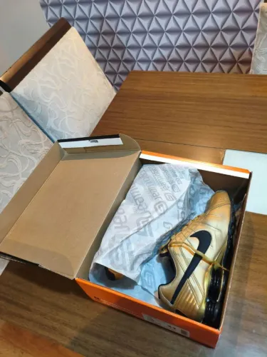 Nike shox dourado original 
