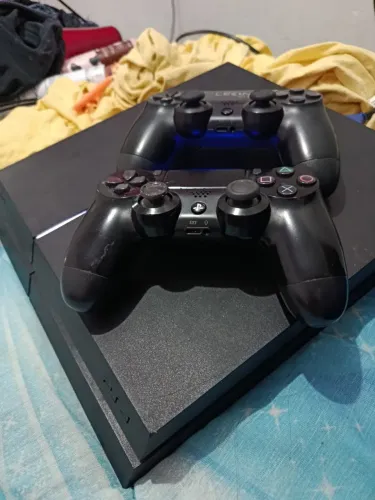 Ps4 completo dois controles e vários jogos