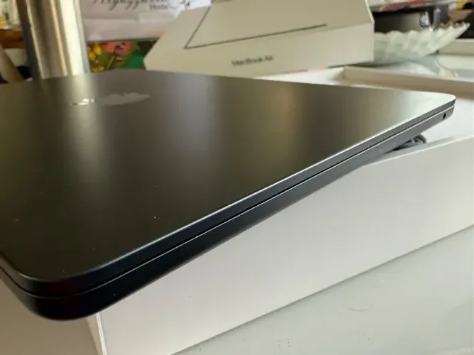 MacBook Air M3 16GB 512GB 