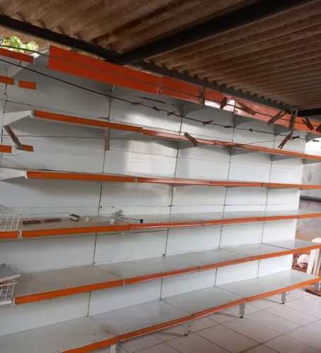 GONDOLAS DE PAREDE 7.30M