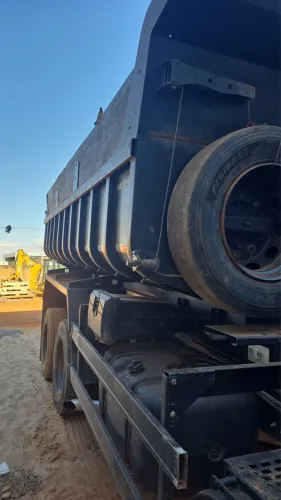 Vende - se Caçamba 12 cúbicos