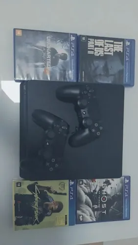 PS4 SLIM 500GB 2 CONTROLES ORIGINAIS