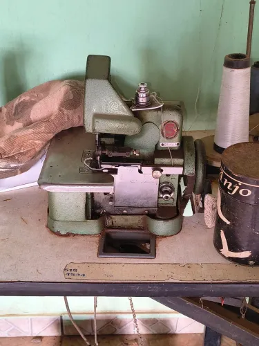 Vendo máquina de costura overloque industrial