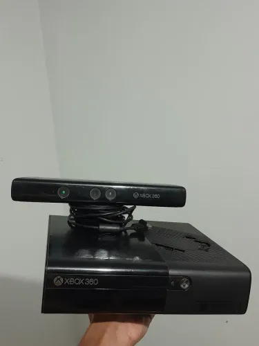 XBOX 360 com Kinect Original (precisa trocar HD)