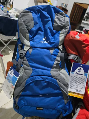 Mochila Deuter Futura Pro 42 Azul/Vermelho
