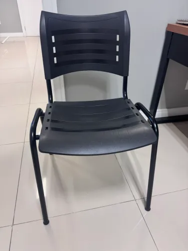 Cadeiras empilháveis