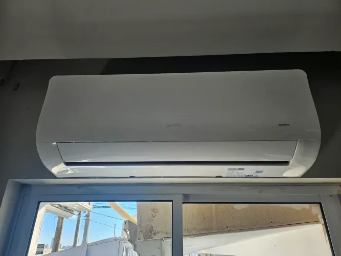 Ar-condicionado Split Midea Inverter 12.000 BTUs, 220V, com Wi-Fi (Smart Home).