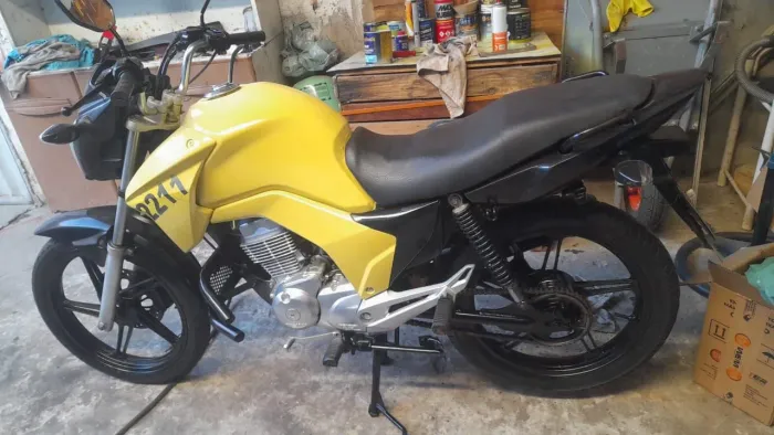 Titan ex 2015 em dias,com alvará na moto