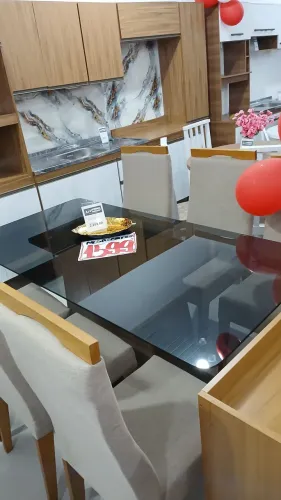 Mesa com 6 cadeiras