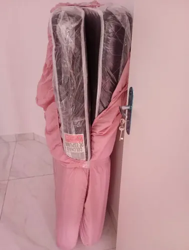 Vendo este colchão de espuma de casal novo no plástico